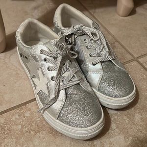 Nina sneakers Big girls size 5